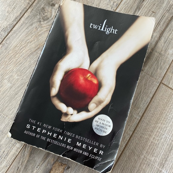 Book - Twilight - By Stephenie Meyer - Picture 1 of 4